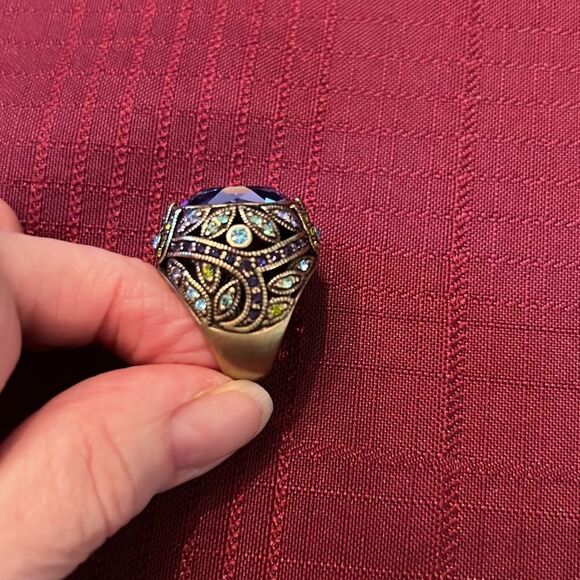 Beautiful ornate sparkly ring large purple center stone smaller blue stones EUC - Picture 7 of 11